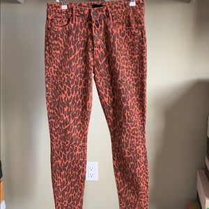 Mother High Waisted Looker Ankle Fray in Leopard